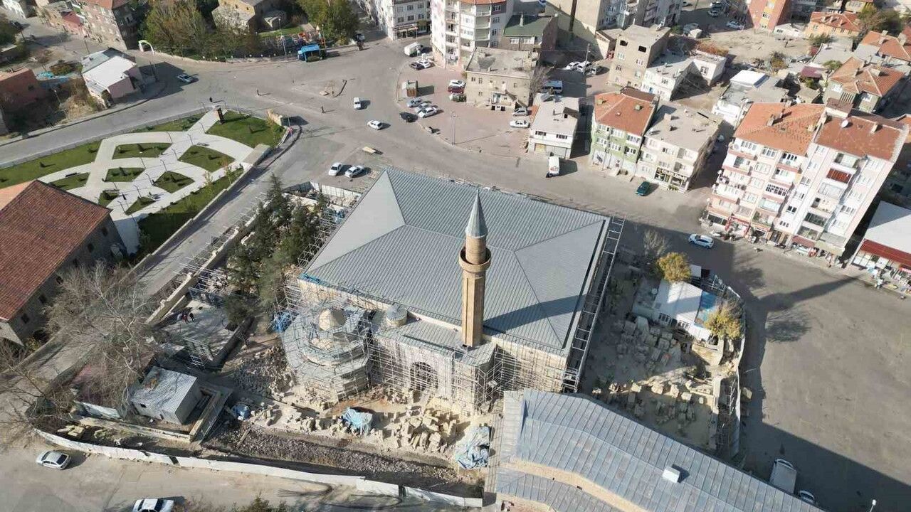 Sungurbey Camii 690 yıllık tarihiyle aslına uygun restore ediliyor