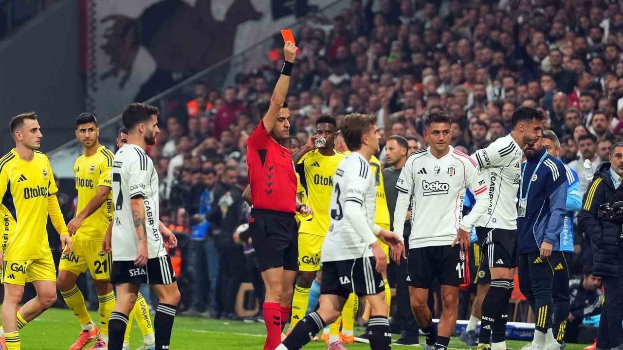 Süper Lig İlk Yarısında Kartlar: 676 Sarı, 38 Kırmızı