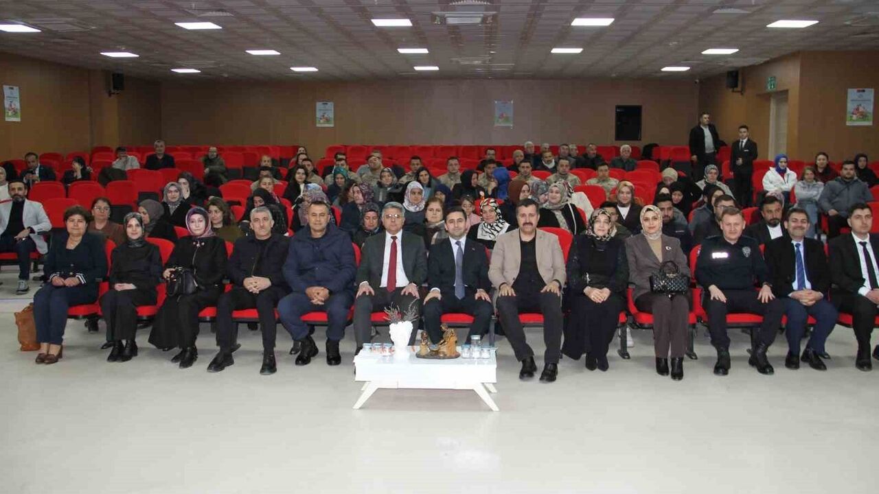 Suşehri'de 'Koruyucu Aile' Bilgilendirme Programı