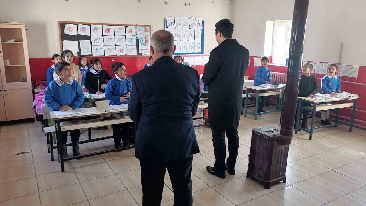 Susuz Kaymakamı Muhammed Emin Tutal'ın Atatürk İlkokulu Ziyareti