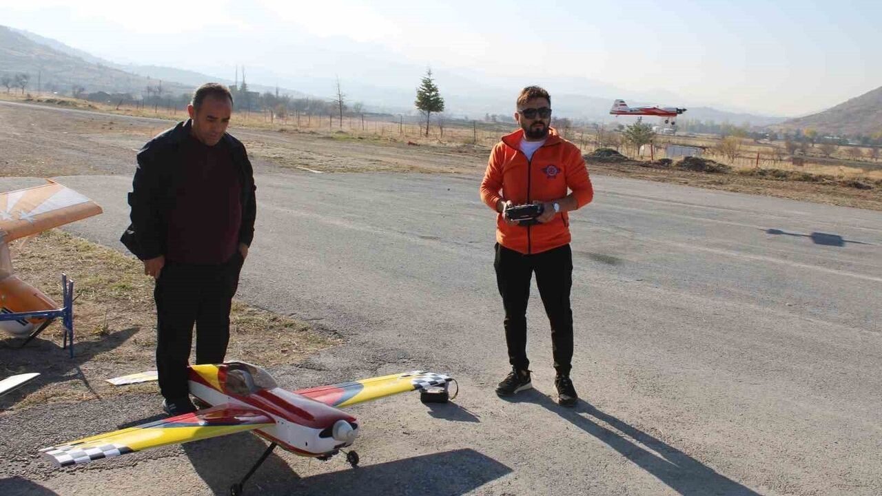 Talas Havacılık Kulübü model uçakla 100 kilometre hedefine ilerliyor