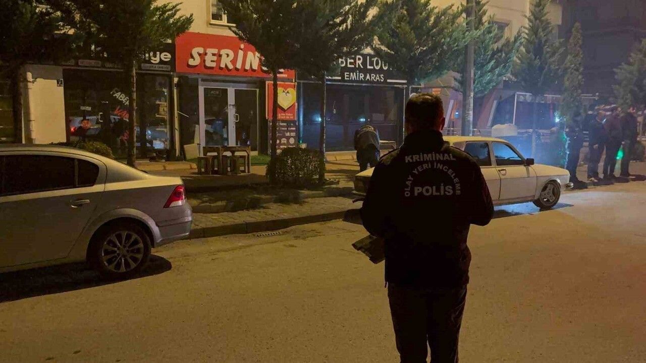 Talas'ta çiğ köfte dükkanı pompalı tüfekle kurşunlandı: 2 şüpheli kaçtı