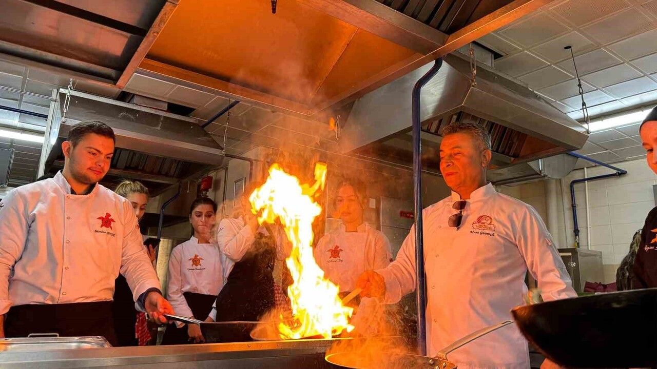 Tarsus’ta gastronomi öğrencilerine istiridye mantarı uygulamalı tanıtımı