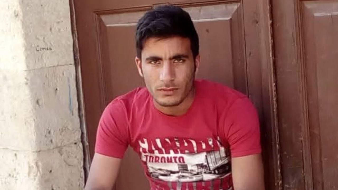 Tarsus'ta geri manevra yapan kamyonun altında kalan genç hayatını kaybetti