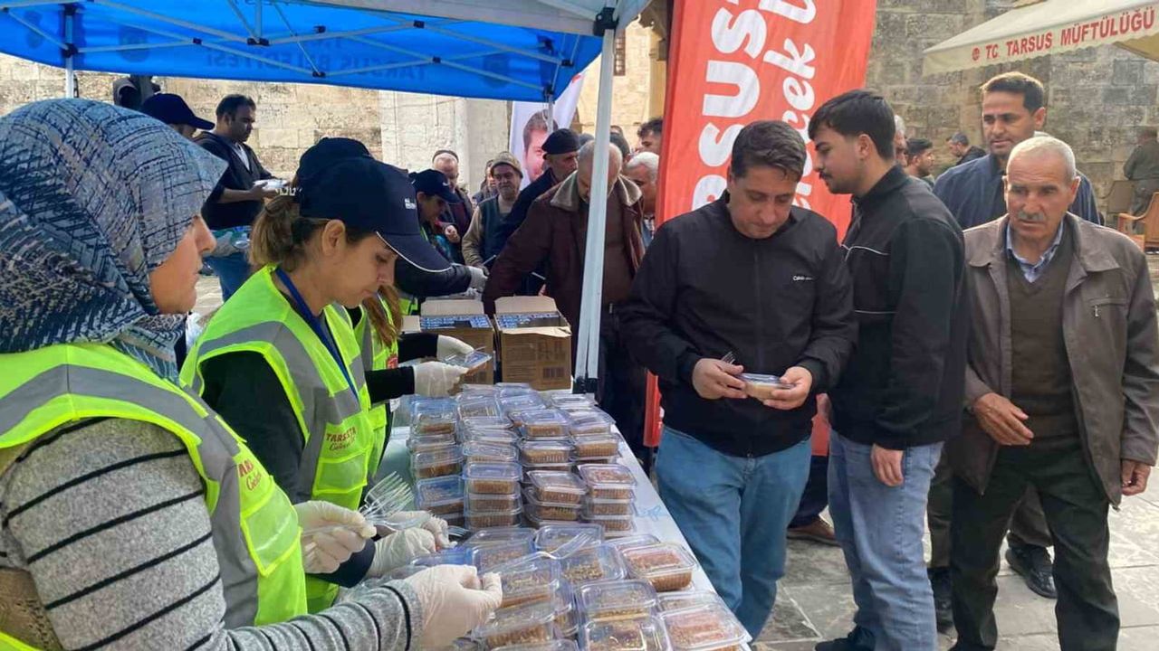 Tarsus’ta helva ikramıyla şehitler anıldı