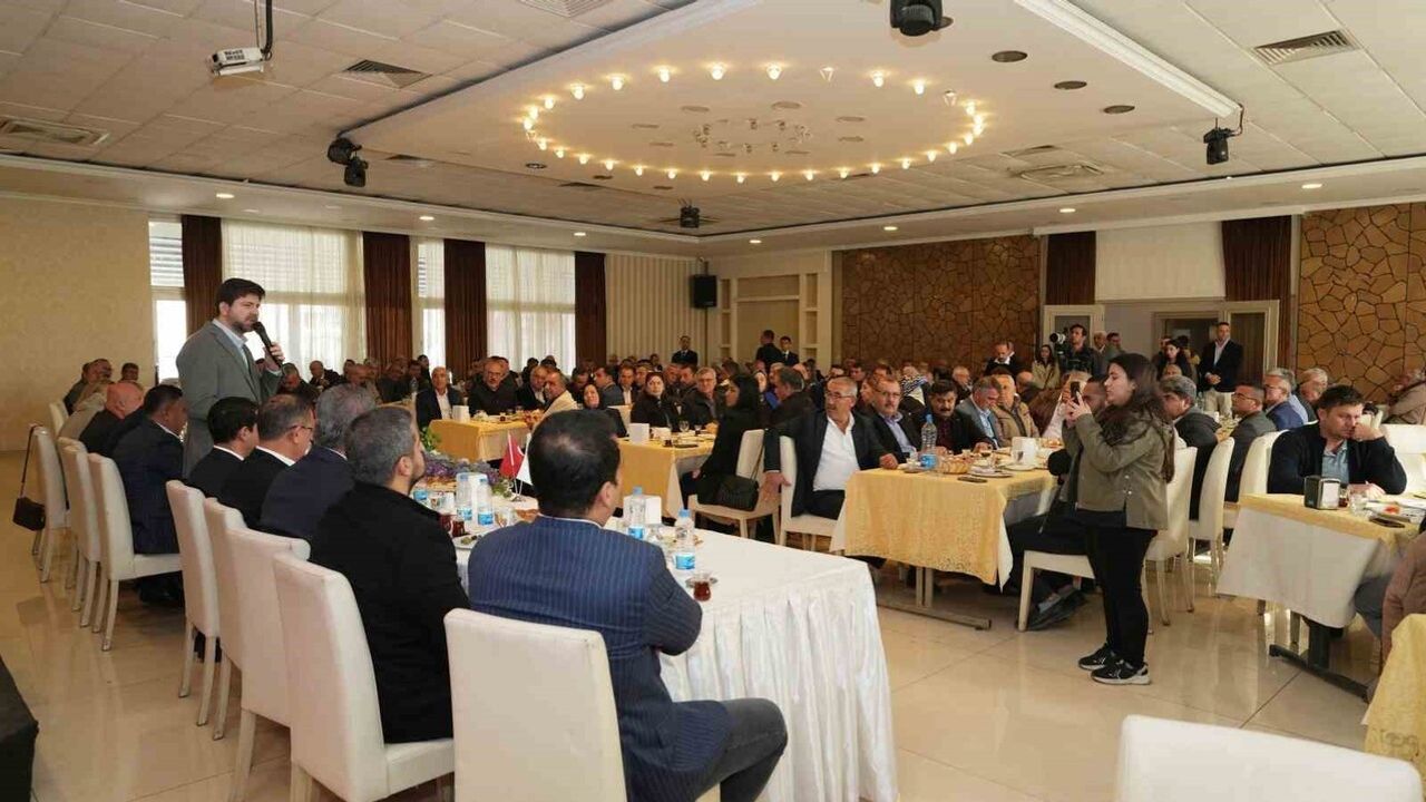 Tarsus’ta Muhtarlarla Koordinasyon Toplantısı: Altyapı ve Kentsel Dönüşümde İlerleme