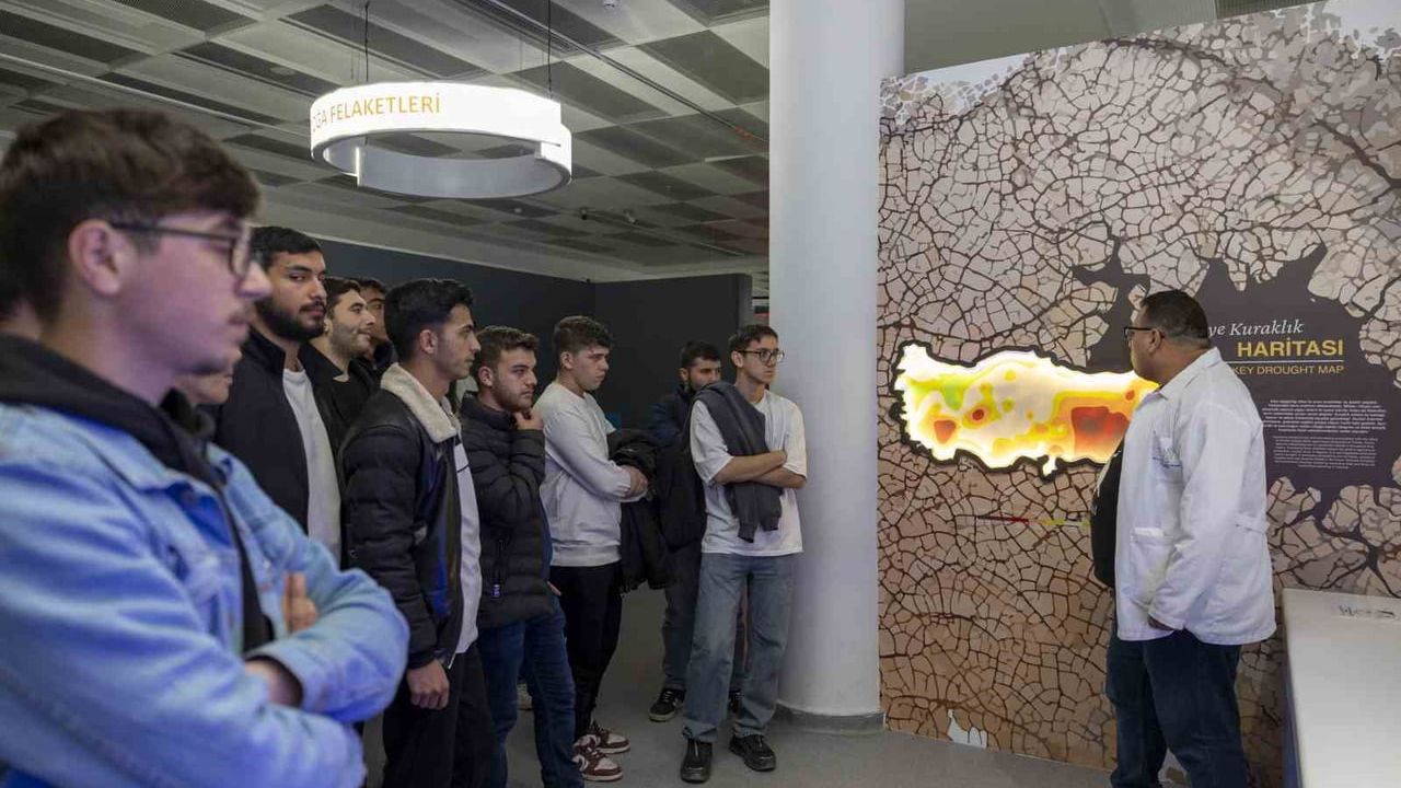 Tarsus Üniversitesi Öğrencileri Mercan Bilim Merkezi’nde Bilimle Buluştu