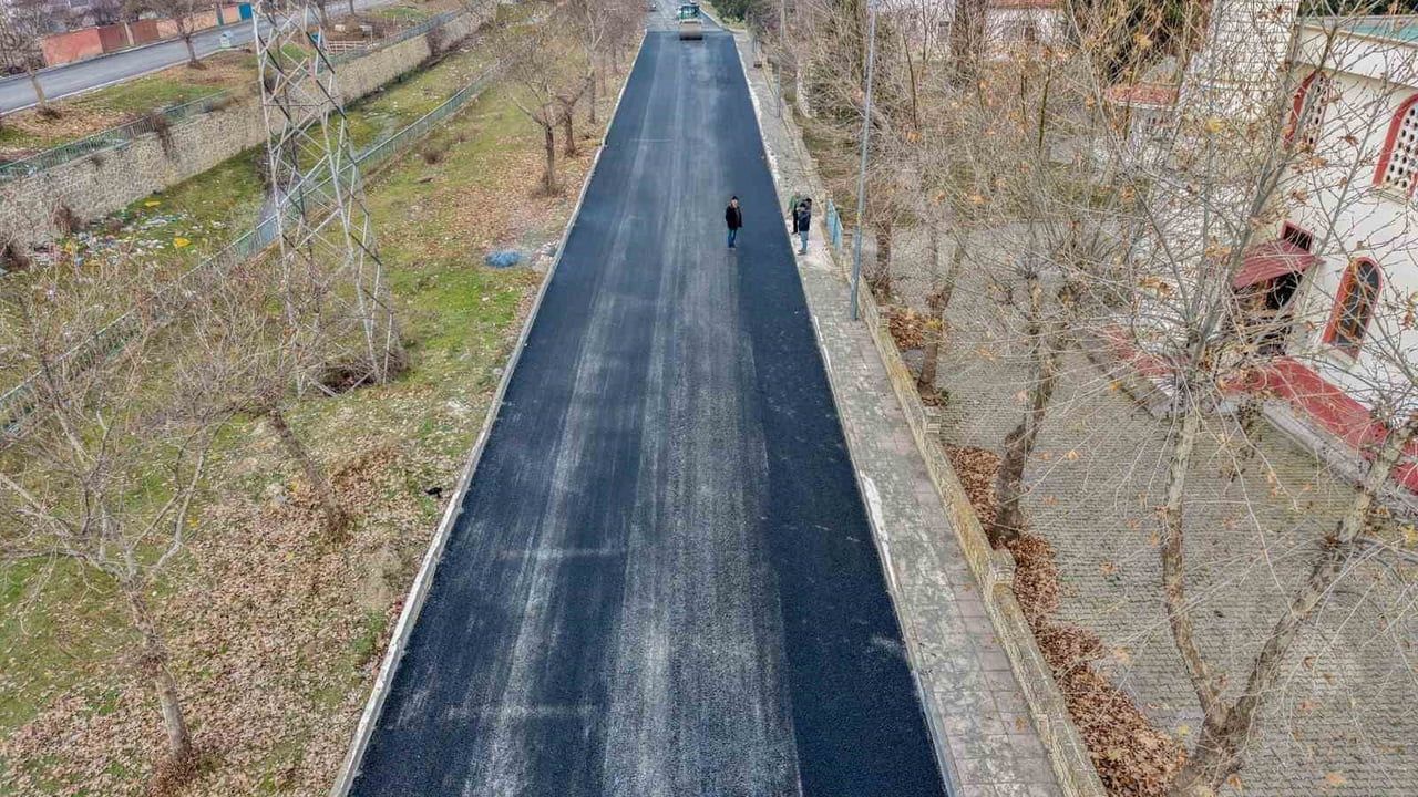 Taşköprü'de hastane otoparkı sıcak asfaltla yenilendi