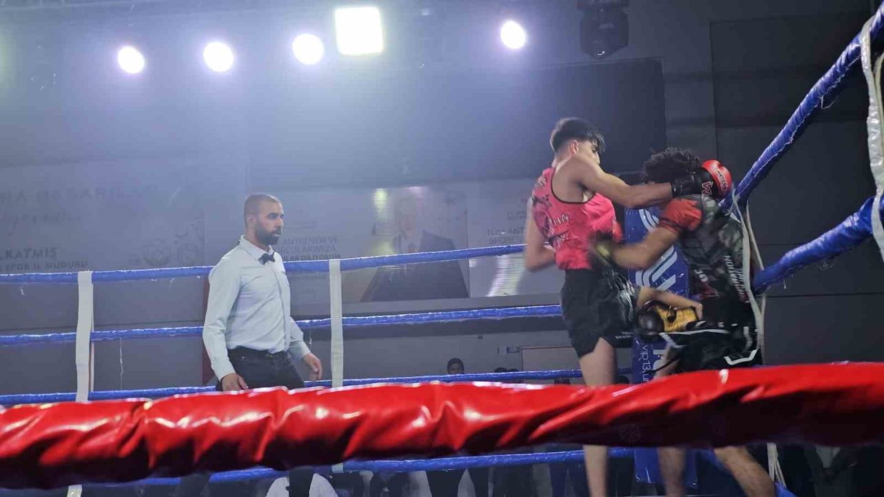 Tatvan’da Uluslararası Muaythai Şampiyonası yoğun ilgiyle gerçekleşti