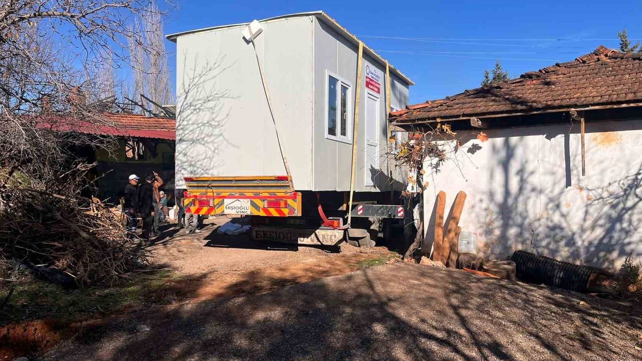 Tavas Belediyesi'nden Fırlayış Ailesine Konteyner Ev Desteği