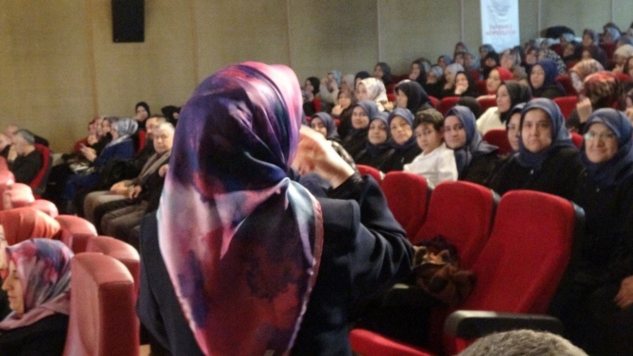 Tavşanlı’da engelli öğrenciler Kur’an tilaveti ve ilahilerle duygulandırdı