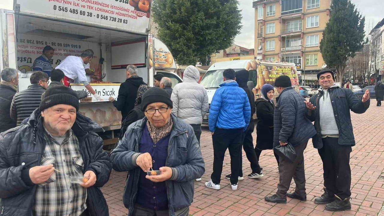 Tavşanlı’da Üç Ayların Başlangıcında Geleneksel Lokma İkramı