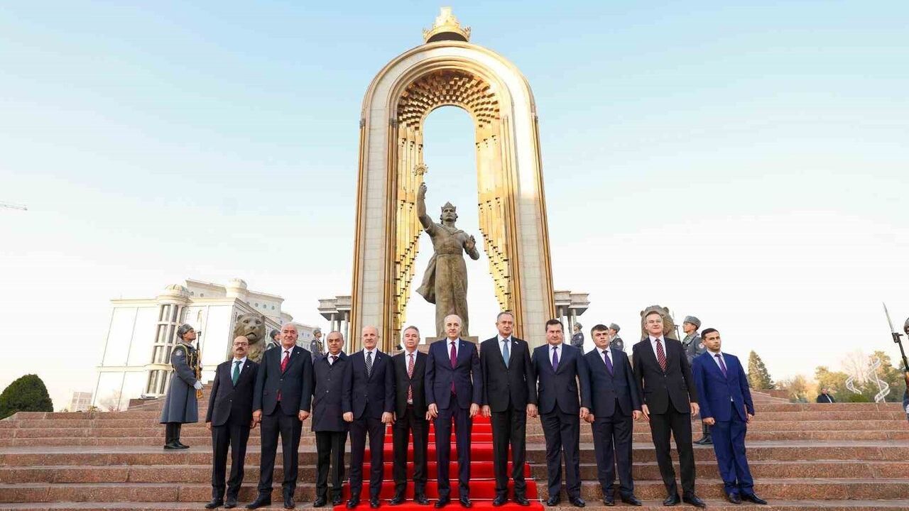 TBMM Başkanı Kurtulmuş Duşanbe’de İsmail Somoni Anıtı’na Çelenk Bıraktı