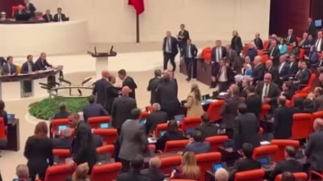 TBMM'de bütçe görüşmelerinde yumruklu kavga