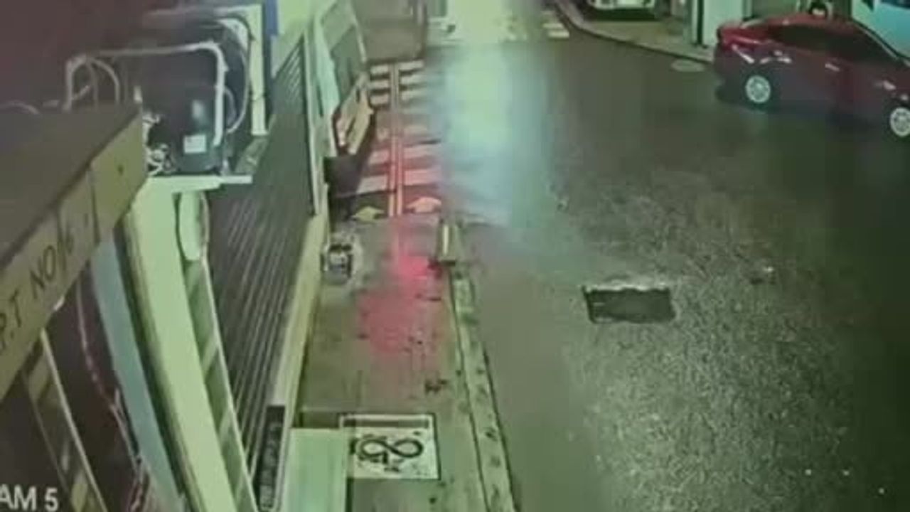 Tekirdağ Çorlu'da motosiklet ile otomobil çarpıştı — Kaza anı kamerada