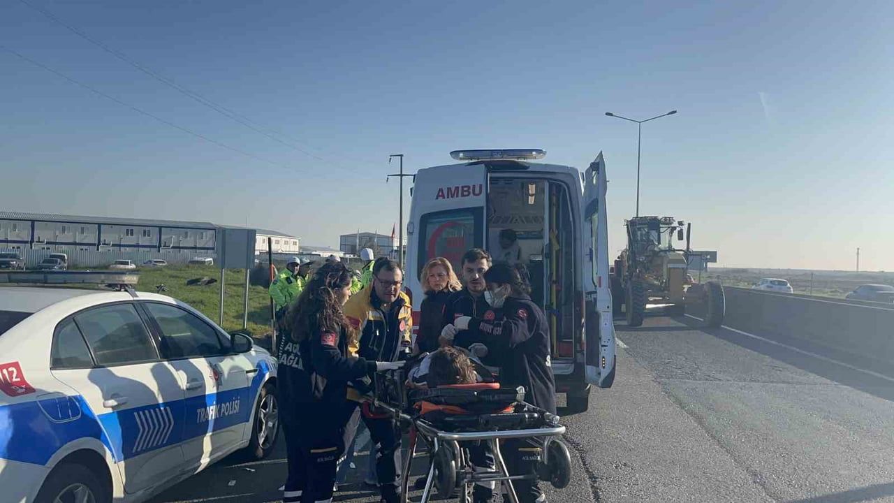 Tekirdağ Çorlu’da otomobil beton bloğa çarptı: 5 yaralı
