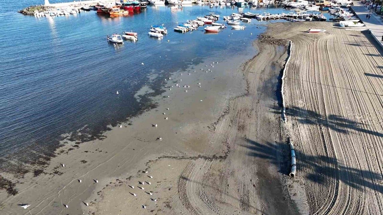 Tekirdağ'da deniz yaklaşık 20 metre geri çekildi — Sahil drone ile havadan görüntülendi