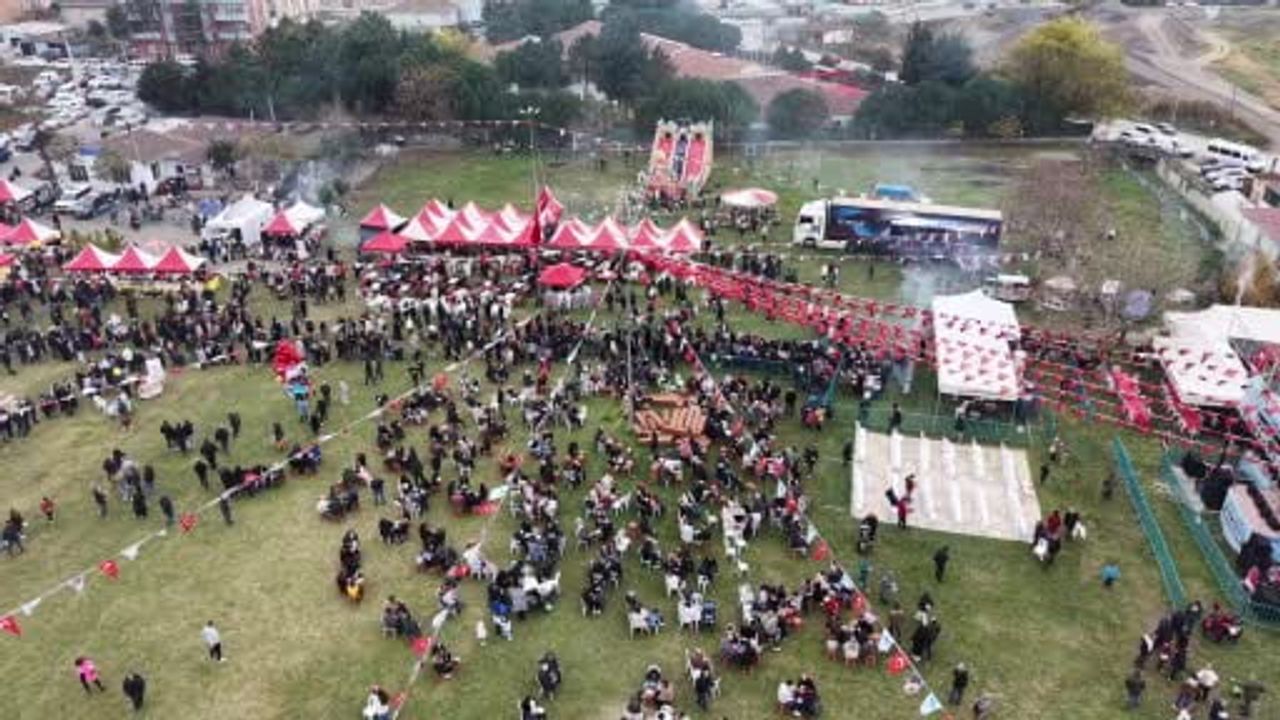 Tekirdağ'da festival coşkusu: 3 ton hamsi ücretsiz dağıtıldı