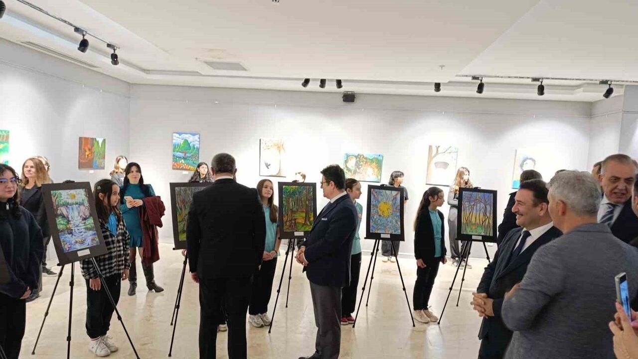 Tekirdağ'da Öğrencilerin Doğa Temalı Sergisi