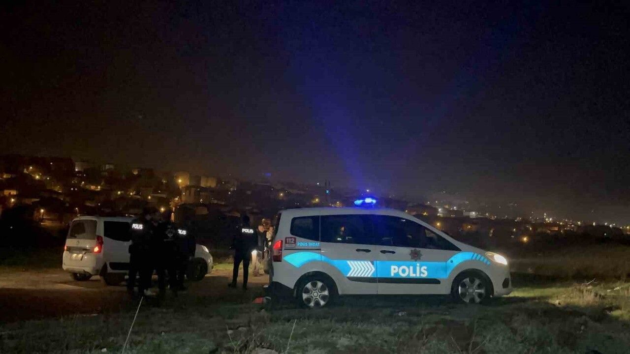 Tekirdağ'da polis tarlaya giren silahlı şüpheliyi dere kenarında yakaladı