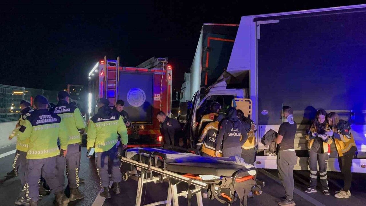 TEM Otoyolu Silivri’de 3 Araçlı Zincirleme Kaza: 4 Yaralı