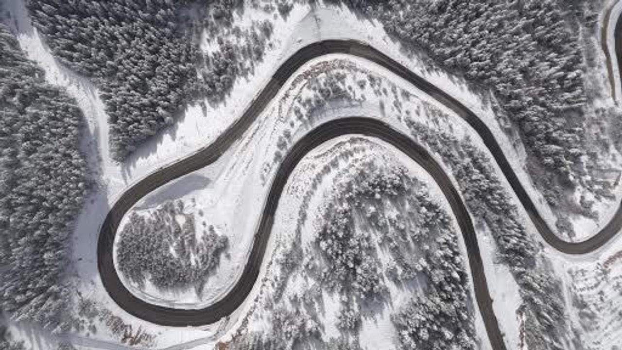 Tersun Dağı'nda kartpostallık: Karla kaplı zorlu güzergah