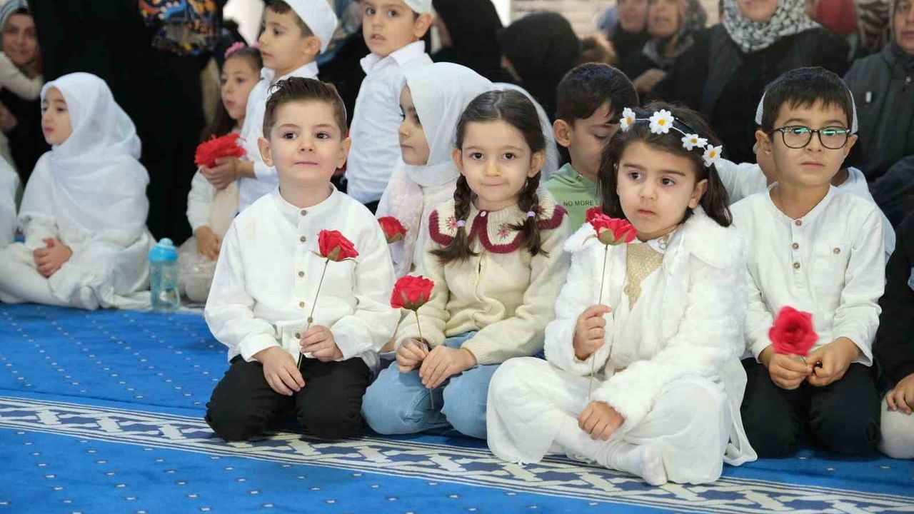 Terzibaba Camii'nde miniklerin 'Üç Aylar' coşkusu