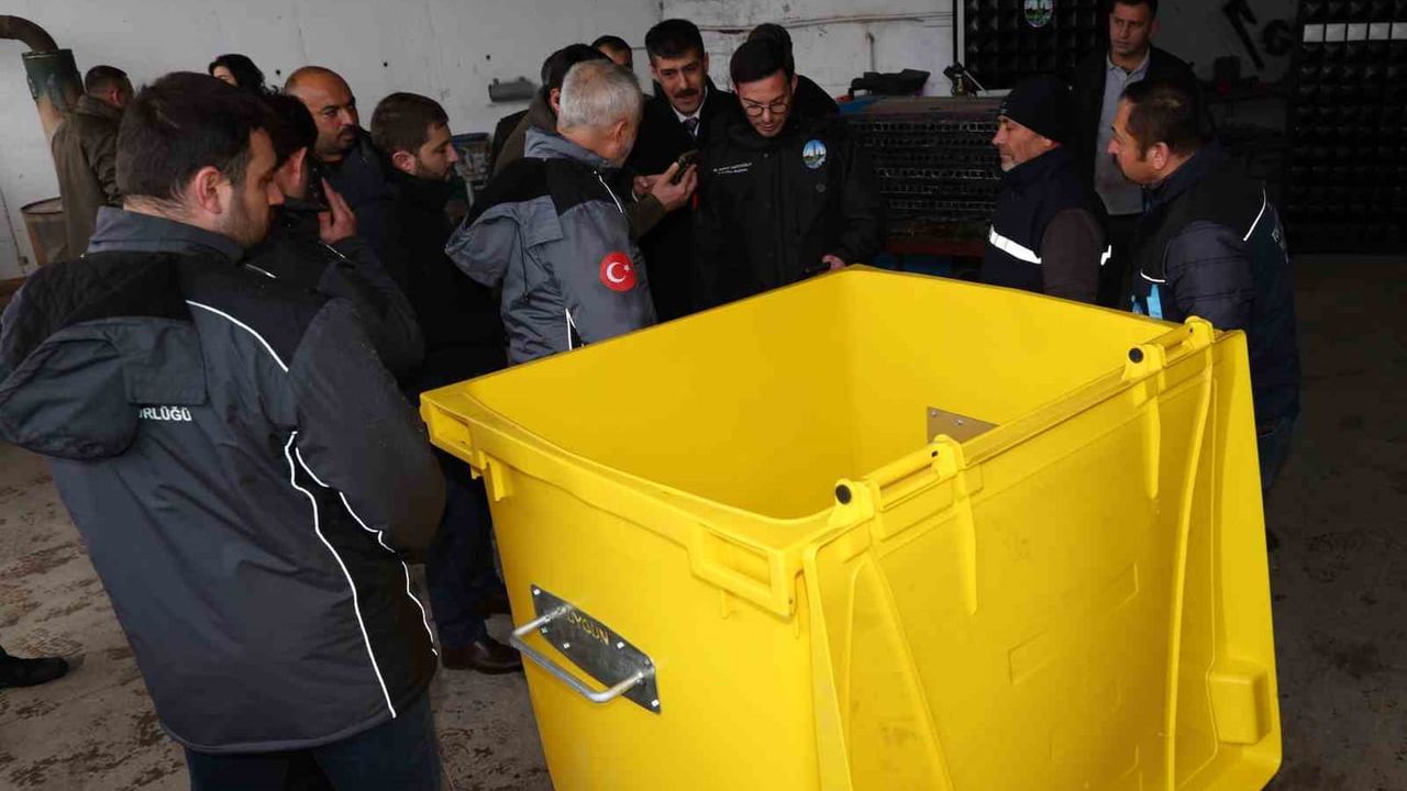 Tokat Belediyesi dayanıklı yeni çöp konteynerlerini hizmete sundu