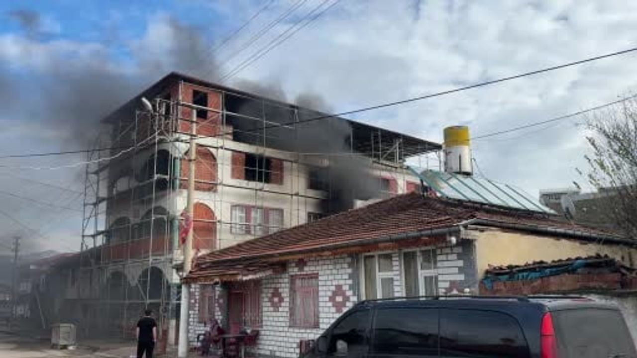 Tokat Erbaa'da yemek fabrikası inşaatında çıkan yangın spiral makinesi kıvılcığıyla başladı