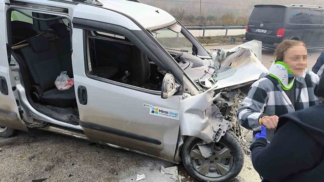 Tokat'ta tırla hafif ticari çarpıştı: 5 yaralı