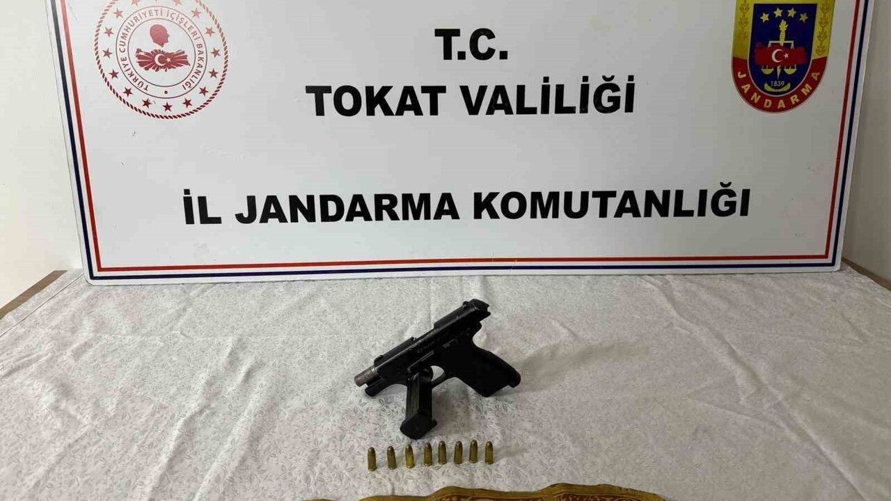 Tokat Zile'de tarihi eser kaçakçılığı operasyonu: 1 tabanca, 1 kemer, 1 küp ele geçirildi