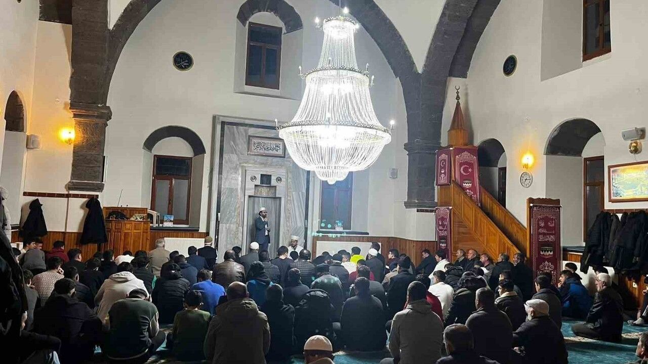 Tomarza'da 'Gençlik Buluşması' İlçe Merkez Cami'de Gerçekleşti