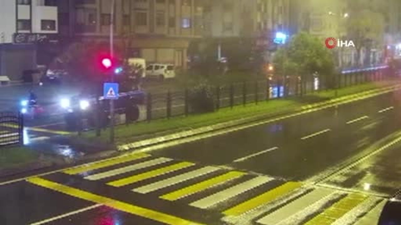 Trabzon'da çalıntı araçla çarpılan kurye yaşamını yitirdi — Kaza anı kamerada