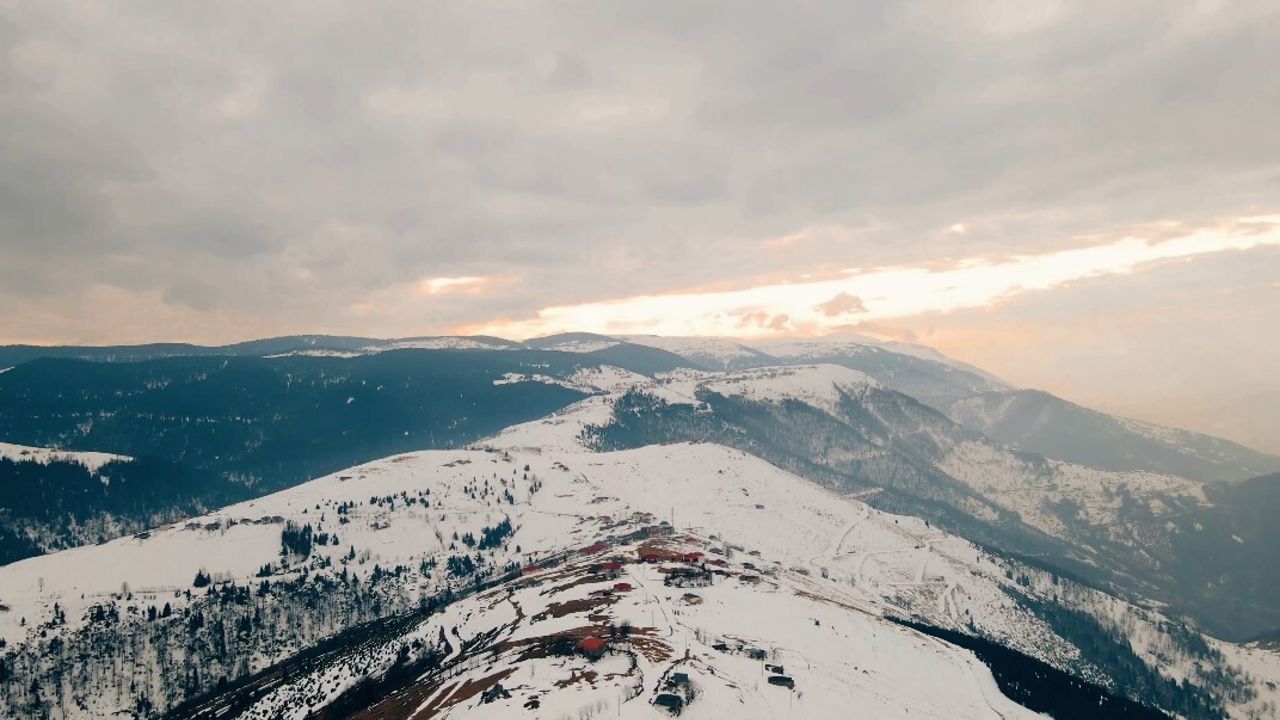 Trabzon Taşlıoba Yaylası'nda kartpostallık kar manzaraları