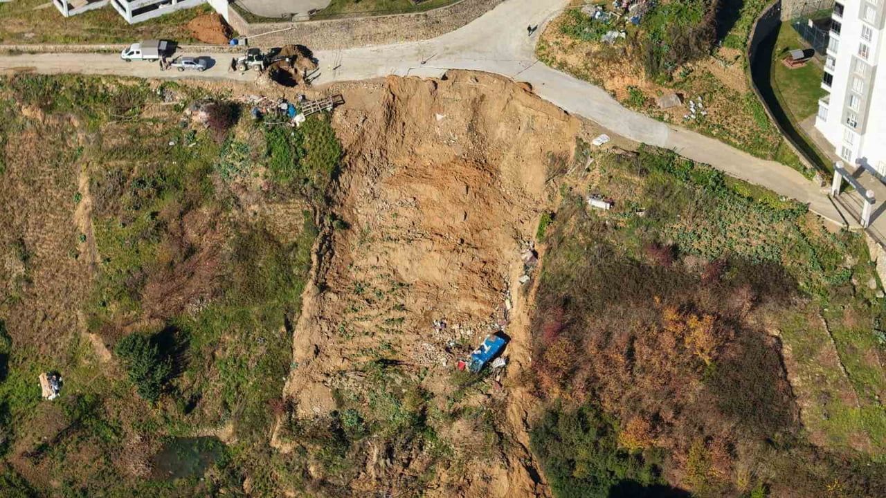 Trabzon Yomra'da kaçak hafriyat sahasında heyelan riski