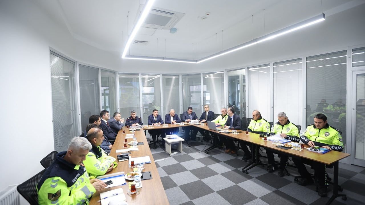 Trafik Kontrol Merkezi'nde Koordinasyon: Vali Çiçek ve Başkan Büyükkılıç’ın Ziyareti