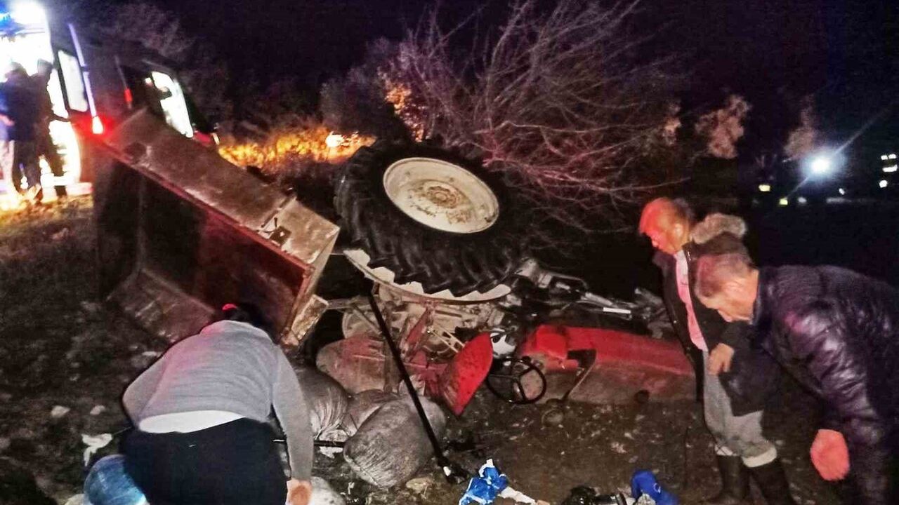 Traktör Devrildi: Yeşilyurt'ta Kadın İtfaiye Tarafından Kurtarıldı