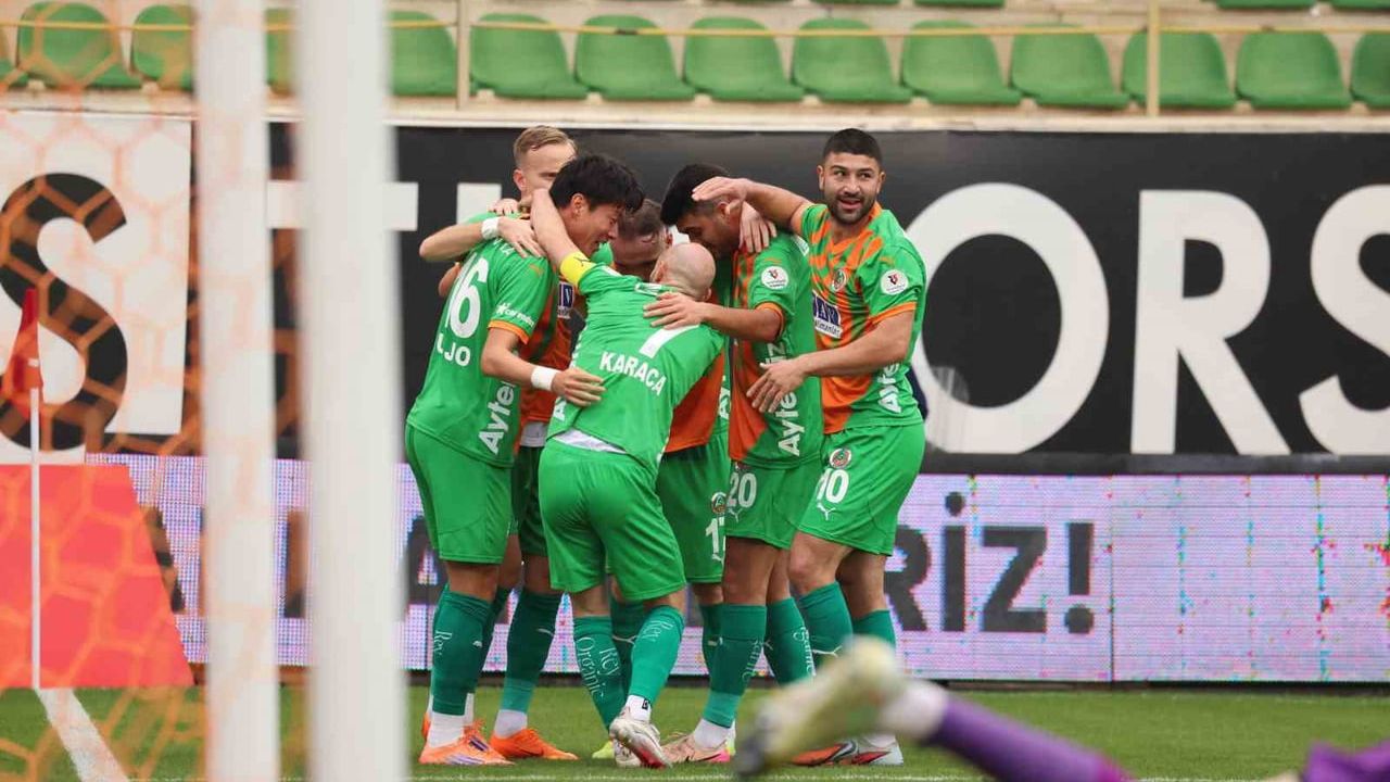Trendyol Süper Lig 17. Hafta: Corendon Alanyaspor 1 - Fatih Karagümrük 0 (İlk yarı)