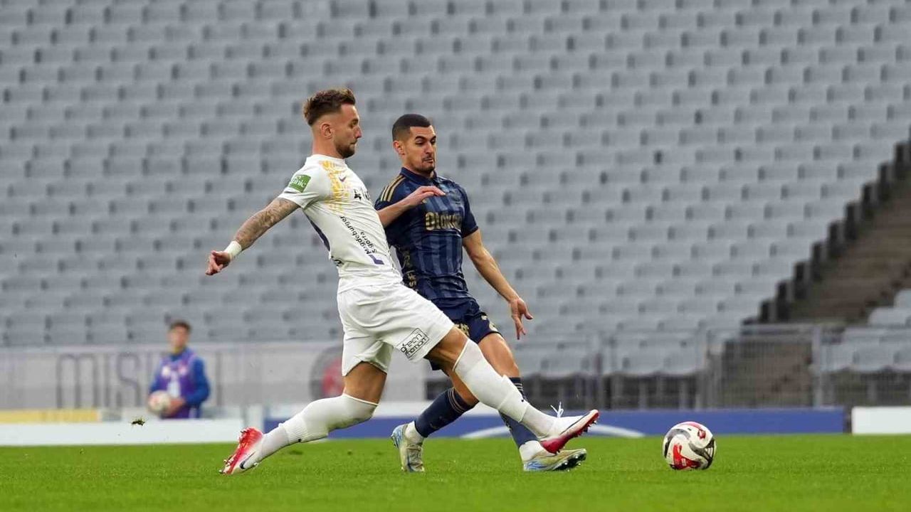 Trendyol Süper Lig 17. hafta: Eyüpspor - Fenerbahçe 0-0 (Maç devam ediyor)