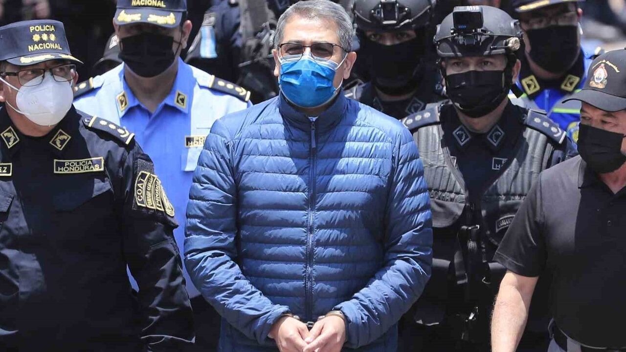 Trump, Juan Orlando Hernandez için başkanlık affı verdi