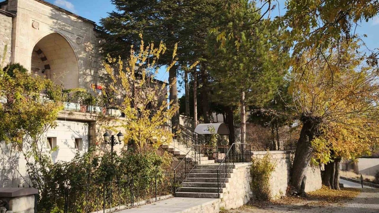 Tunceli’de 621 yıllık Yelmaniye Camii ve dönebilen denge sütunları