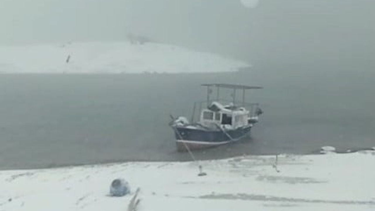 Tunceli'de Kar ve Sis Keban Baraj Gölü'ndeki Balıkçılığı Durdurdu