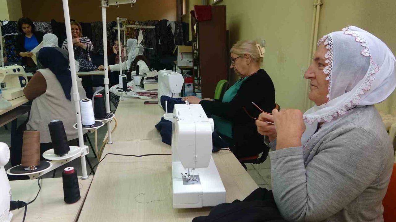 Tunceli Hozat’ta 25 yıllık dikiş kursu kadınları üretime ve sosyal hayata bağlıyor