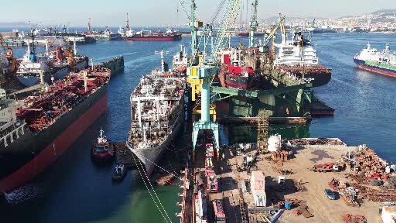 Tuzla'da Zein 1 gemisinde yangın kontrol altına alındı