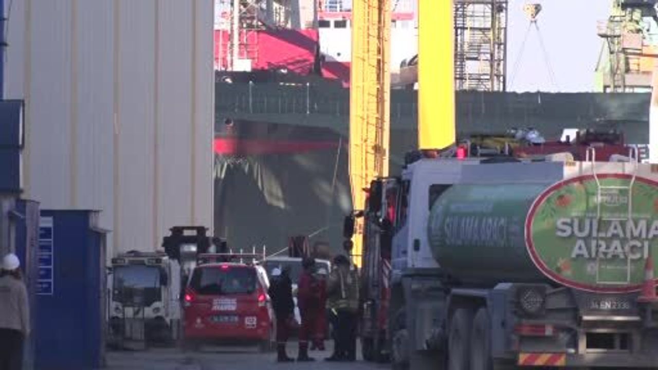 Tuzla Tersanesi'nde 'Zein 1' Gemisinde Yangın
