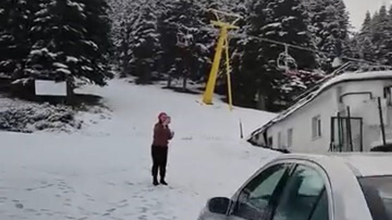 Uludağ'da aralıklı kar etkisi sürüyor