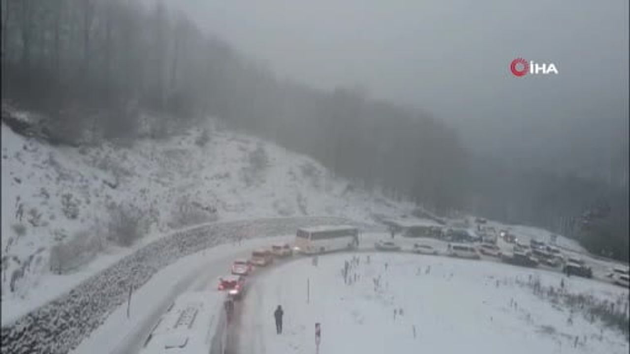 Uludağ'da dönüş trafiği çilesi: kilometrelerce kuyruk oluştu