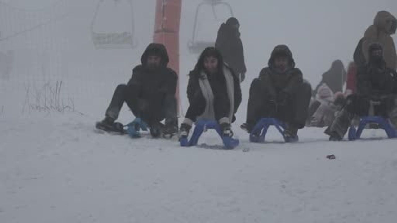 Uludağ'da yoğun kar: Pistler doldu, otellerde doluluk arttı