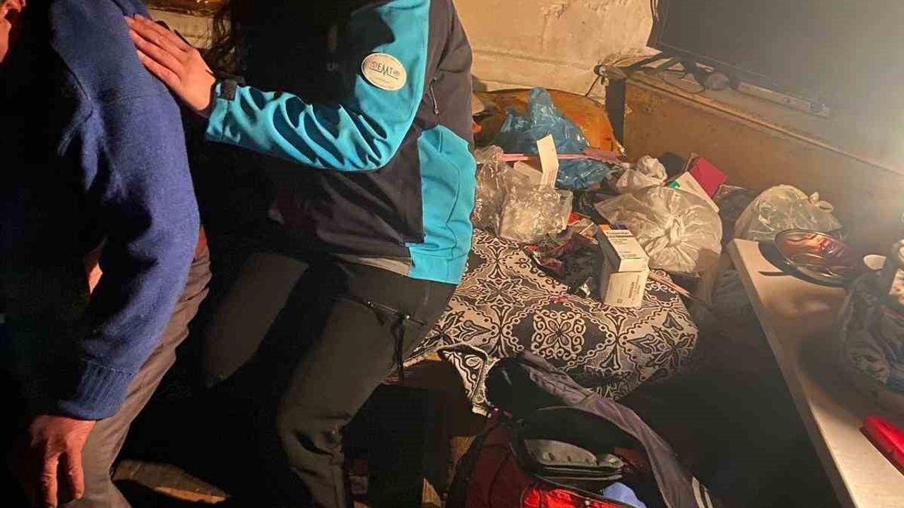 UMKE, Azdavay’da kar nedeniyle mahsur kalan köylüleri hastaneye ulaştırdı