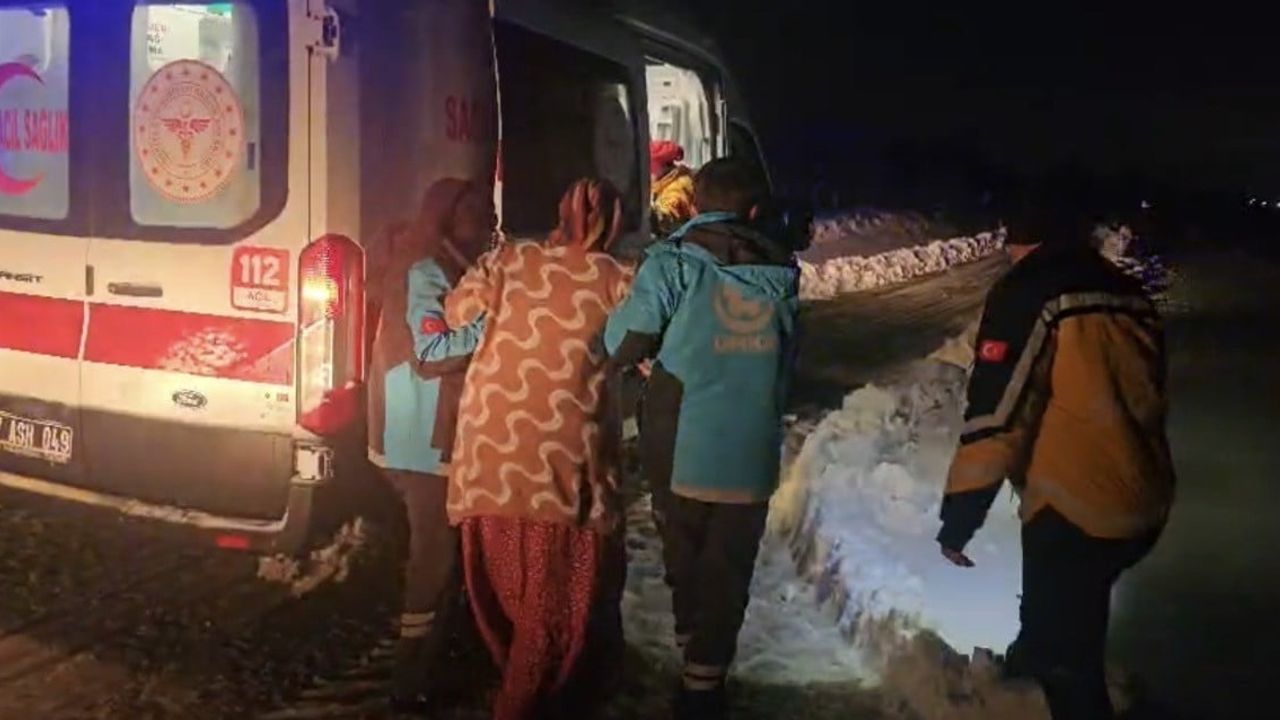 UMKE karlı yolları aşarak 40 haftalık hamileyi hastaneye yetiştirdi